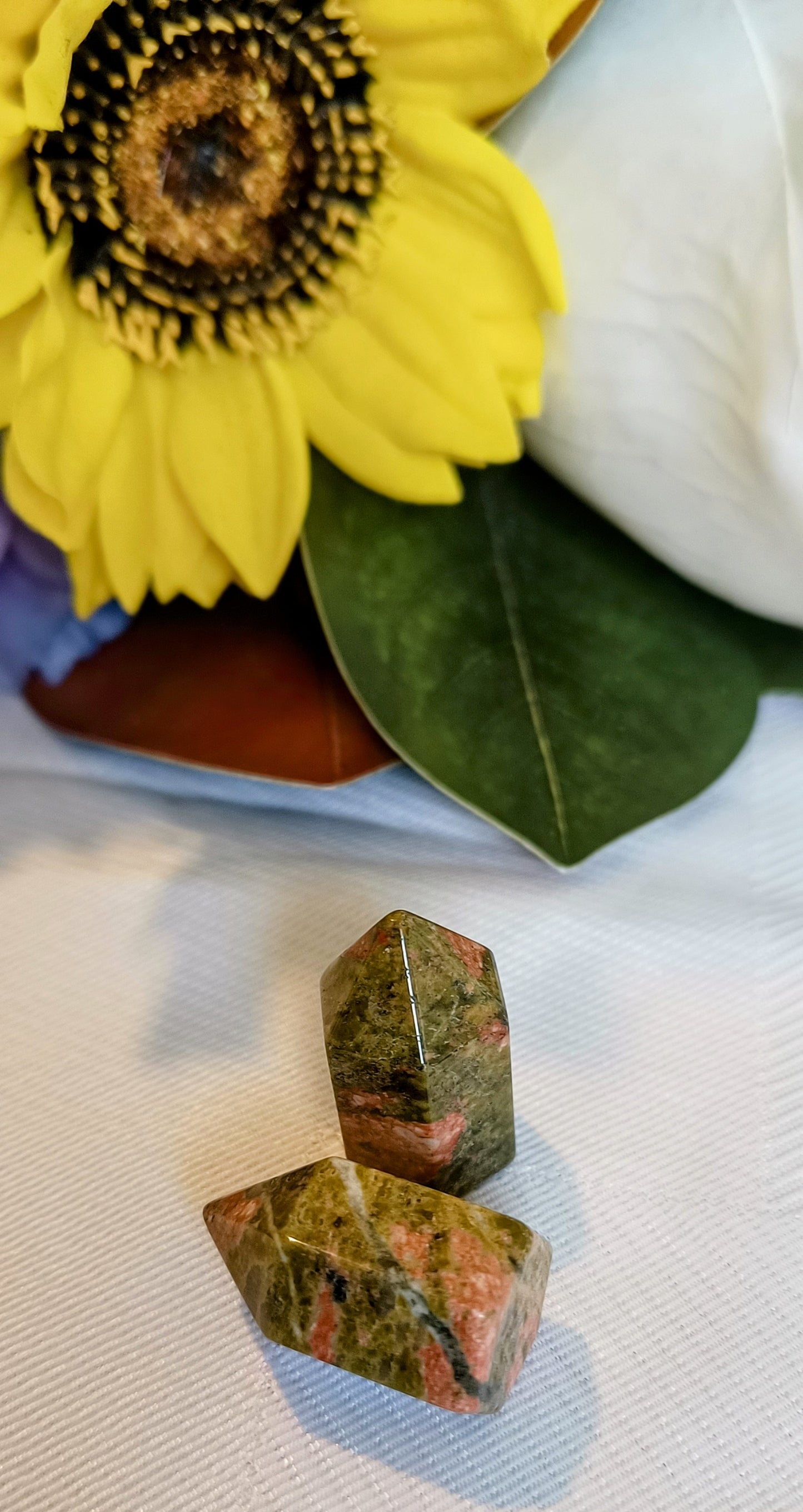 Mixed Mini Tower Point, Generators, Reiki Energy, Meditation or even home Deco,how ever you want to use this beautiful mini tower crystals.