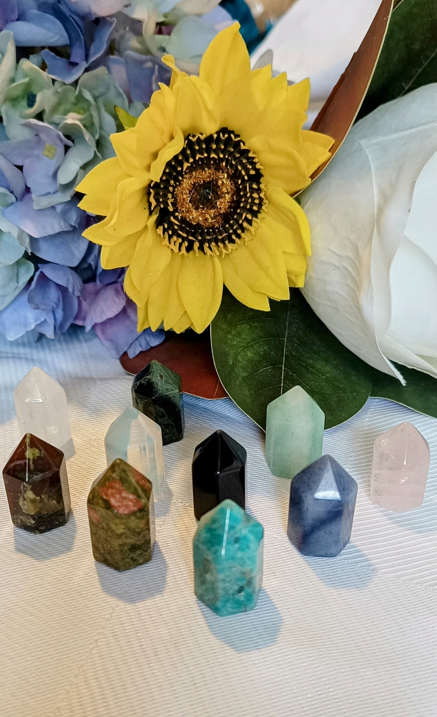 Mixed Mini Tower Point, Generators, Reiki Energy, Meditation or even home Deco,how ever you want to use this beautiful mini tower crystals.