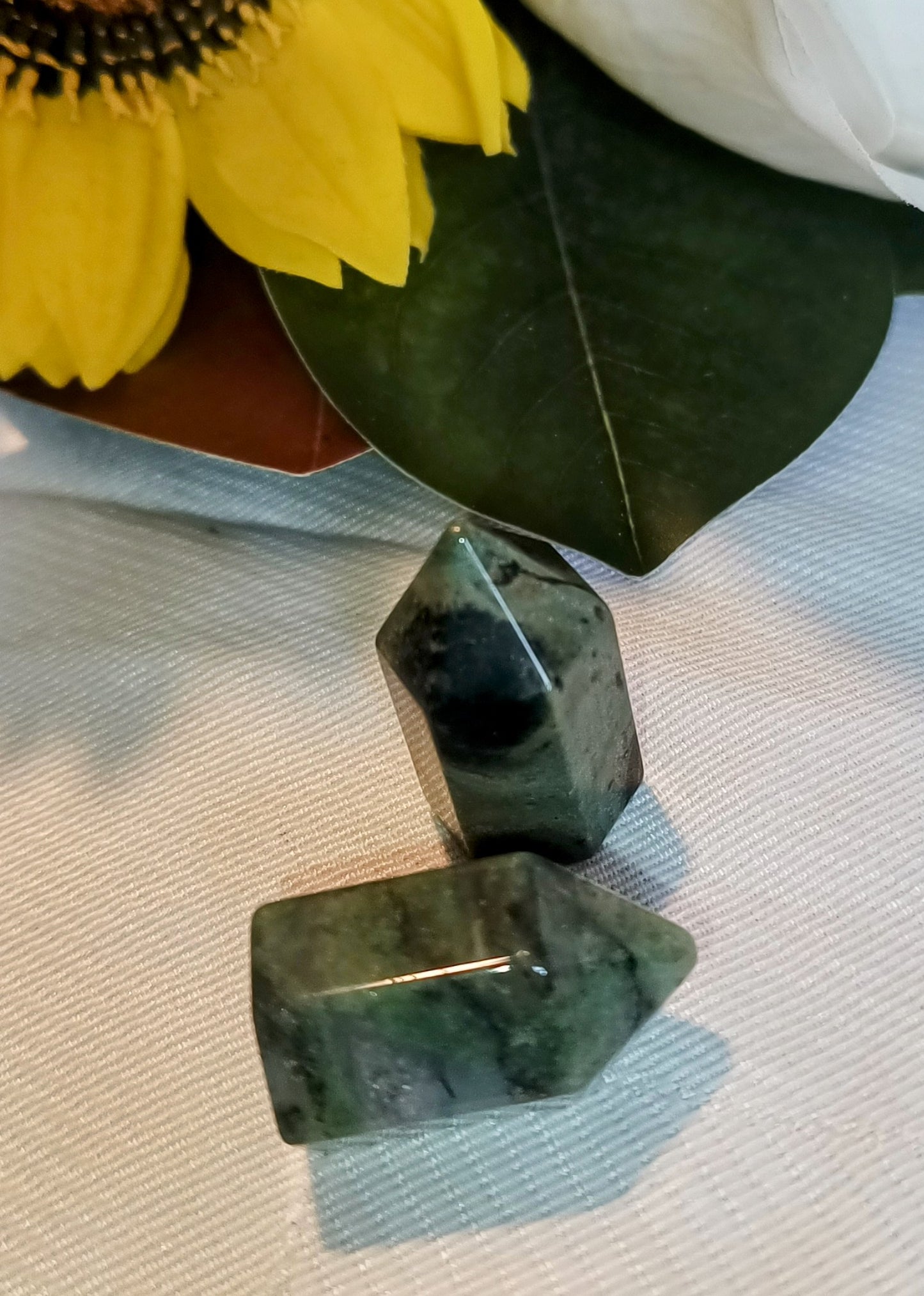 Mixed Mini Tower Point, Generators, Reiki Energy, Meditation or even home Deco,how ever you want to use this beautiful mini tower crystals.